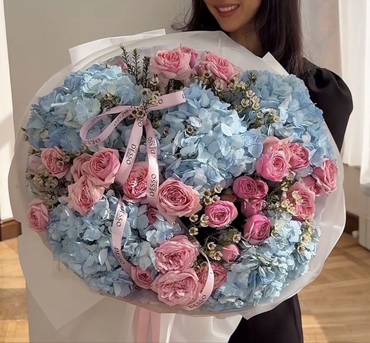 Свежий Пионовидные розы и гортензии микс букет