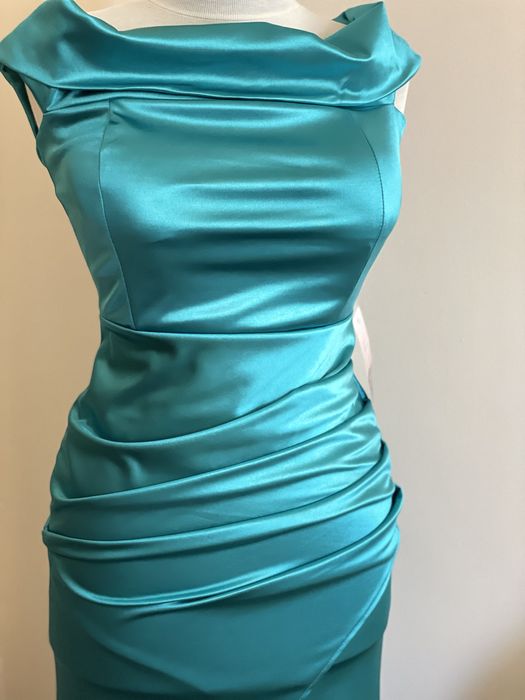 Елегантни, сатенени рокли. Зелен и златист цвят. Размер ХС - С