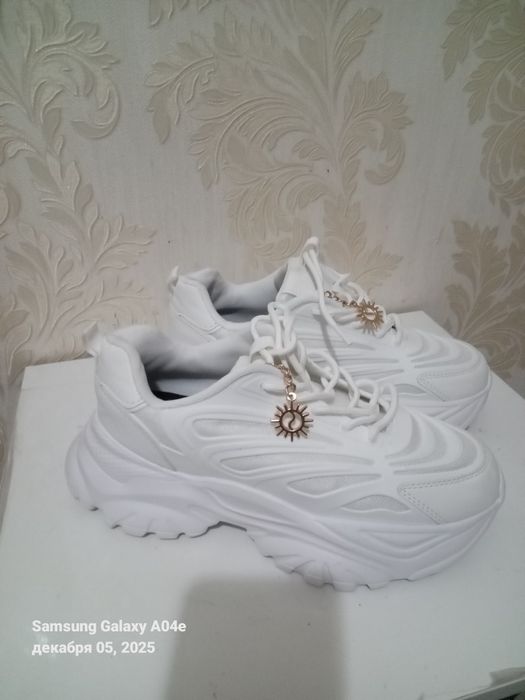 Продам срочно Кроссовки