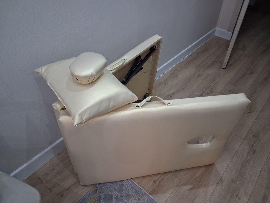 Кушетка, требуется ремонт ножек