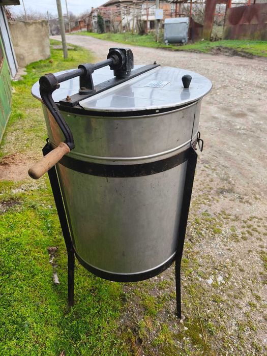 Центрофуга за мед