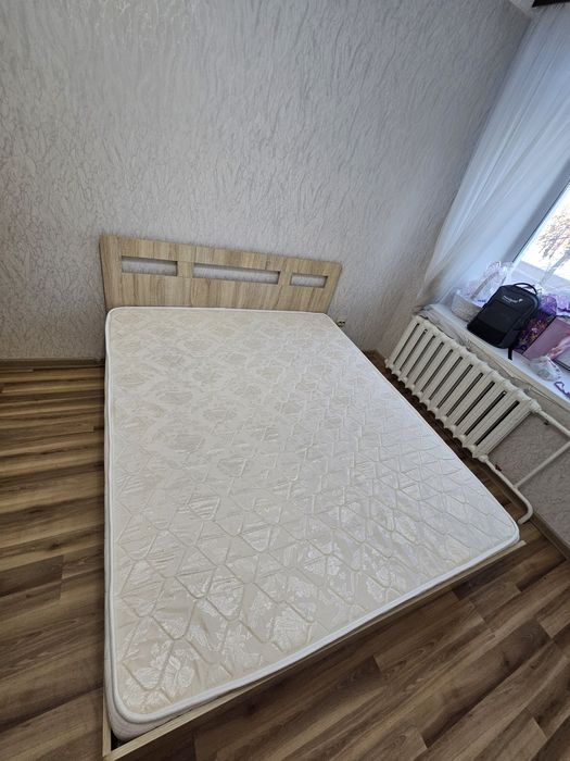 Продам спальный гарнитур