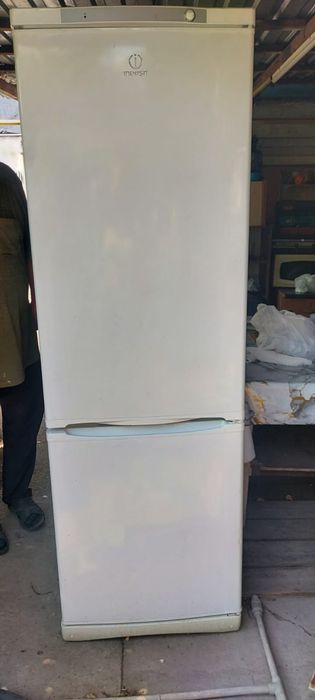 Продам холодильник