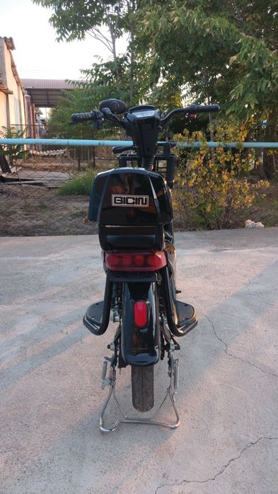 Продам электроскутер ск8