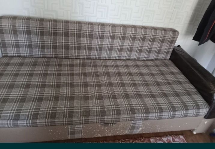 Срочно диван продам
