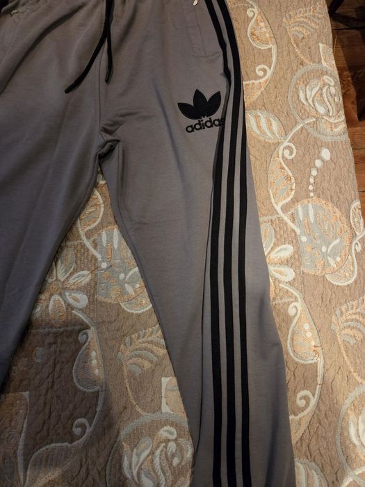 Продавам комплект Adidas