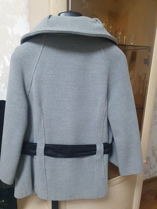 Женское укороченное пальто