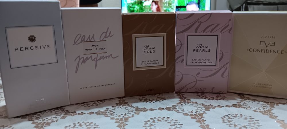 Дамски парфюми на цени от 18 лв. Вземи в компект с лосион или крем