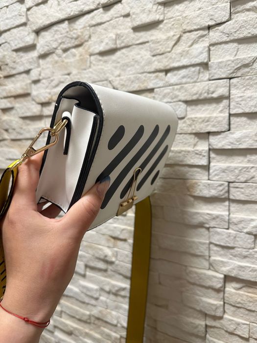 Бяла стилна чанта