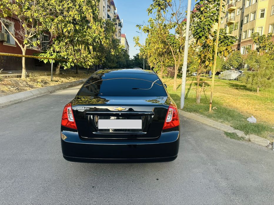 Srochna Gentra qora 2023 holati yahshi kraskasi toza bez lyuk