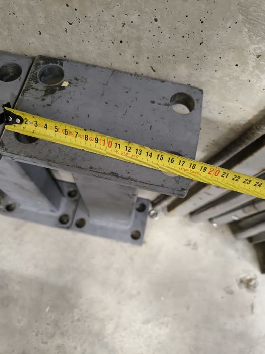 De vanzare suporti metalici /stalpisori metalici