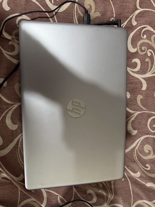 Laptop Hp i5 GENERATIA 8 256 Gb ssd m2 8 Gb DDR4 w10 pro 4GB PLACA VIDEO SHARE  jocuri instalate