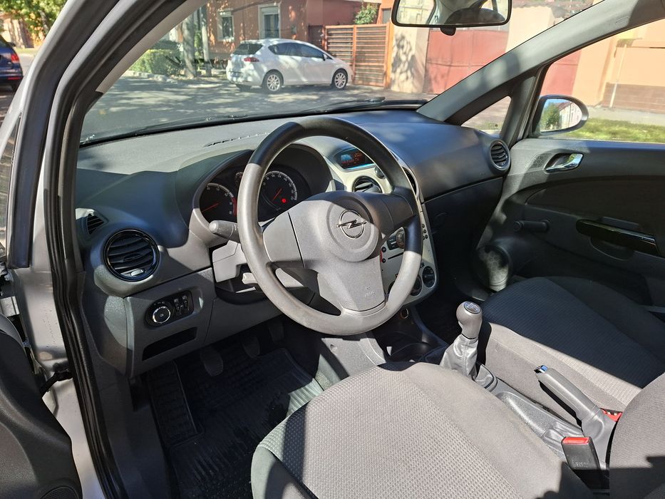 Opel corsa 1.2 benzină,recent înmatriculată!