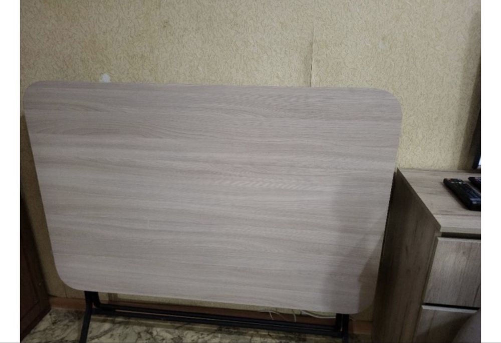 Стол для кухни срочно продам