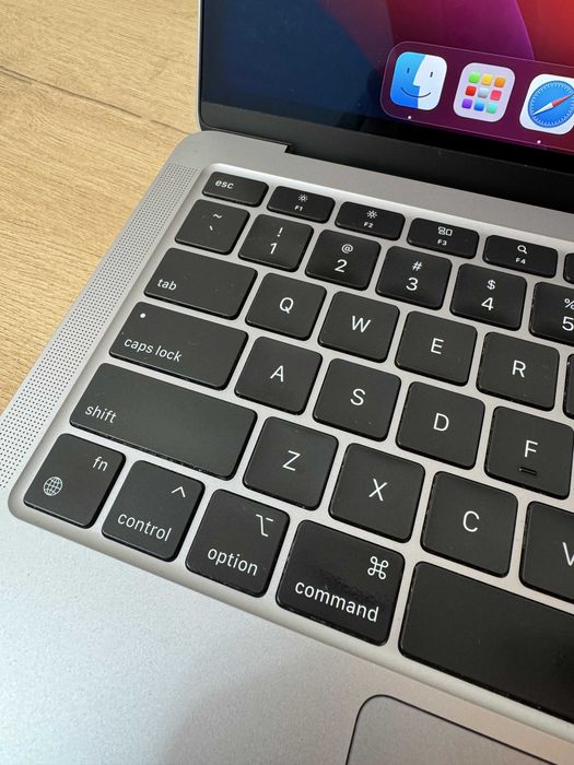 MacBook Air на M1, 8/256 GB.