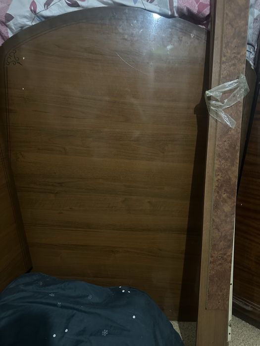Продаю стол для гостей