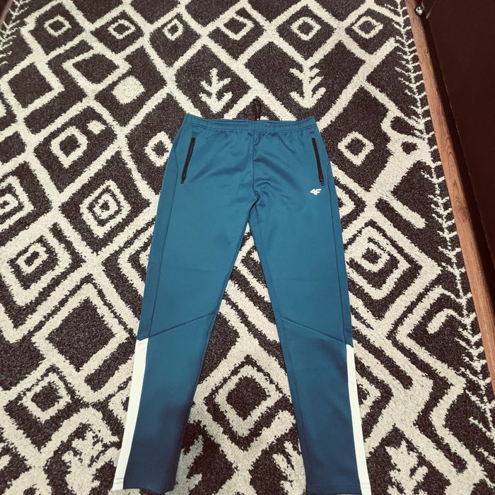 Pantaloni conici 4F