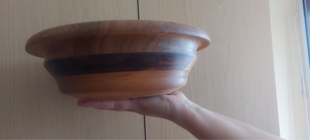 Дървени купи от истинско орехово и черешово дърво.