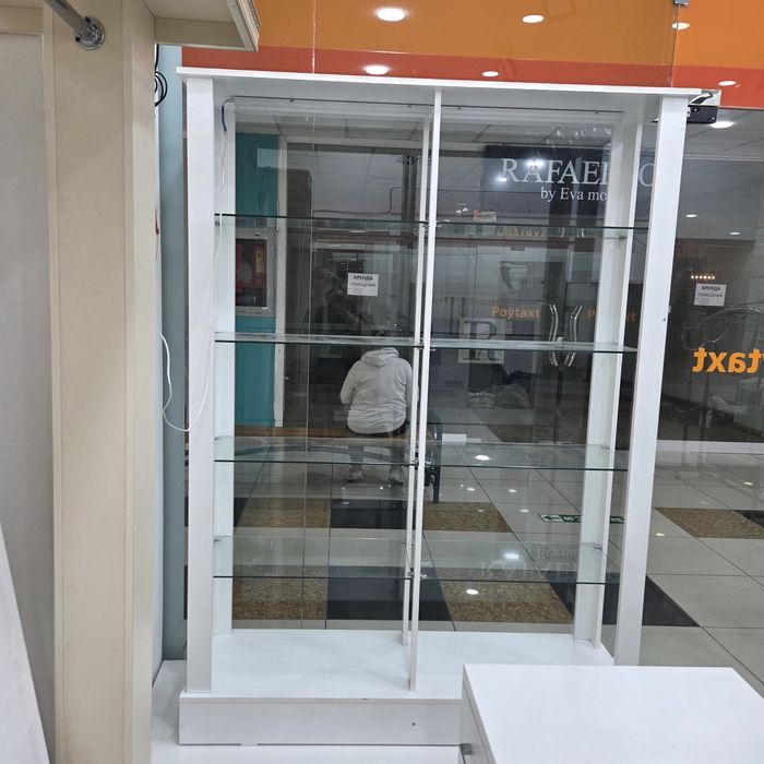 Магазинный стелаж