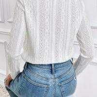 Блуза с V-образно деколте и бродерия