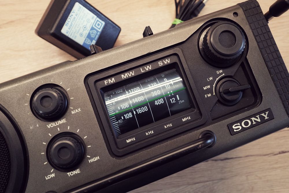 Radio de colectie Sony ICF 6000 mare receptie  radioamatori