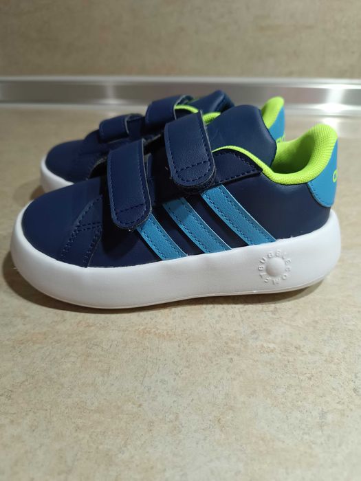 Маратонки Adidas, 26.5 номер
