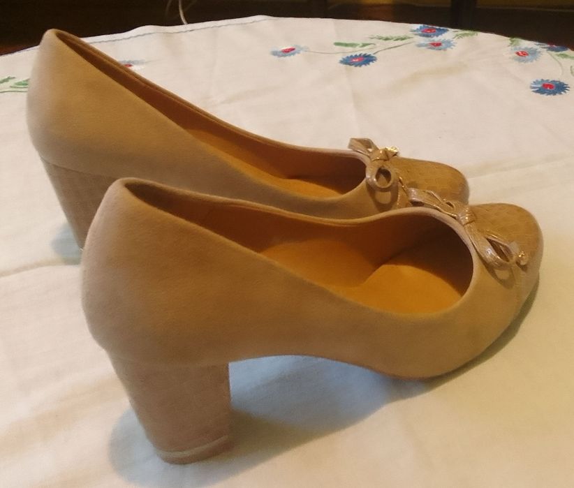 Pantofi lacuiti cu toc gros