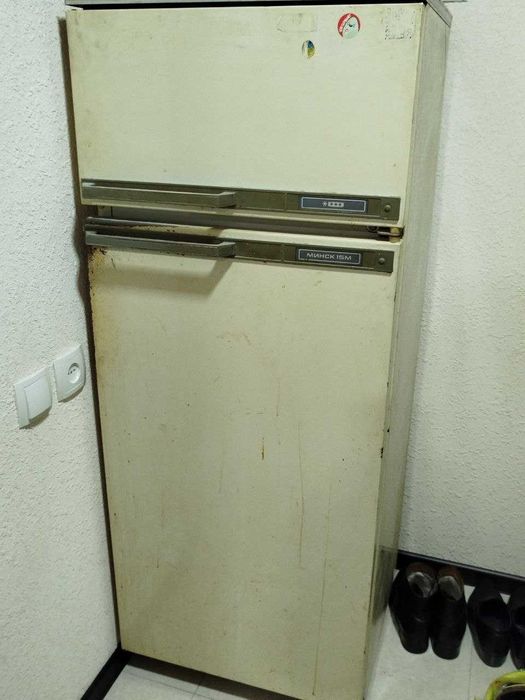 Продаю холодильник "Минск". Цена 800 тыс. сум