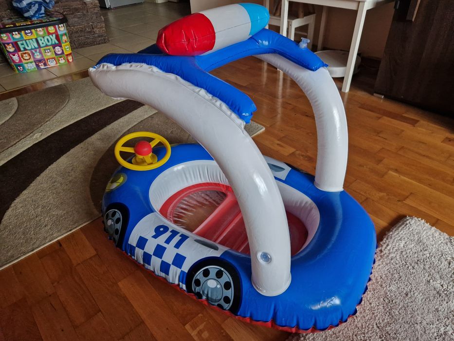 Надуваема полицейска кола