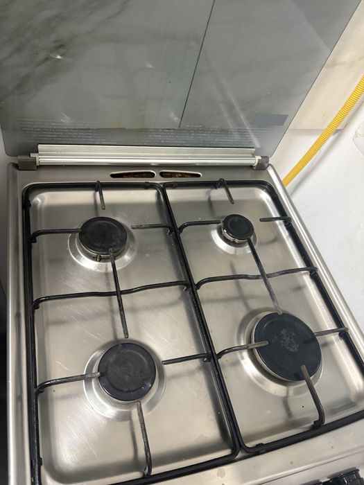 Aragaz folosit 1an 10/10 inox pret 850lei a costat 1300lei iasi centru