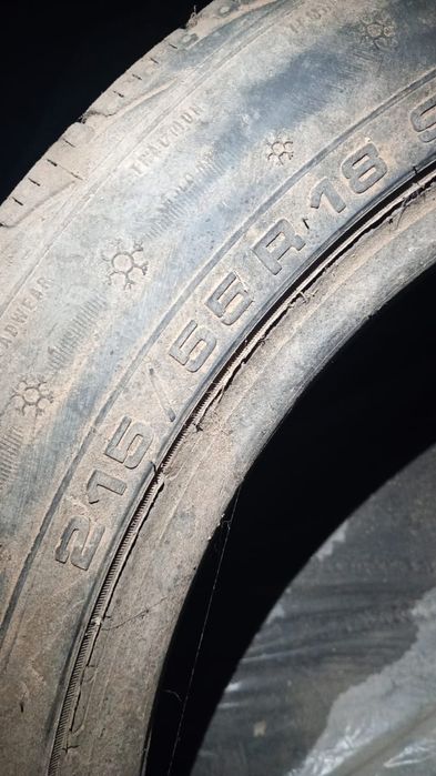 Продам резину 215/55/18
