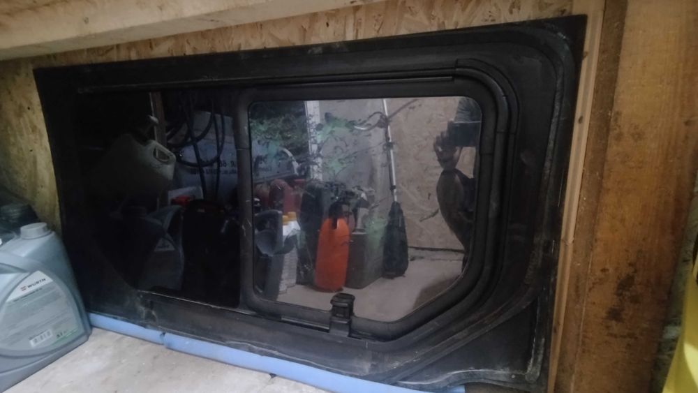 Дясно стъкло за плъзгащата се врата Опел виваро рено трафик