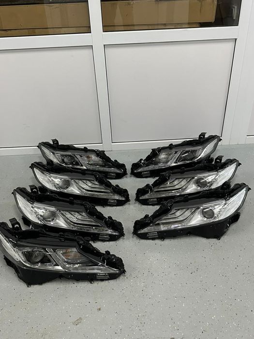 Фары Toyota Camry 70 3 полосы