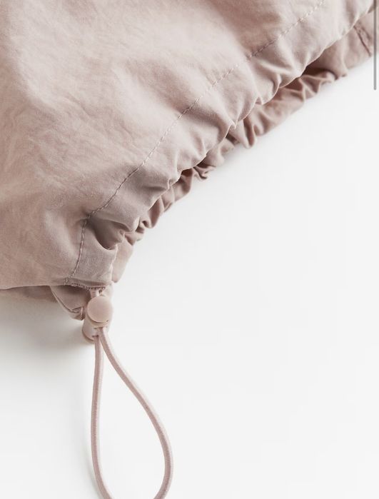 Потник на H&M DIVIDED 
Размер: М
Цена: 14€