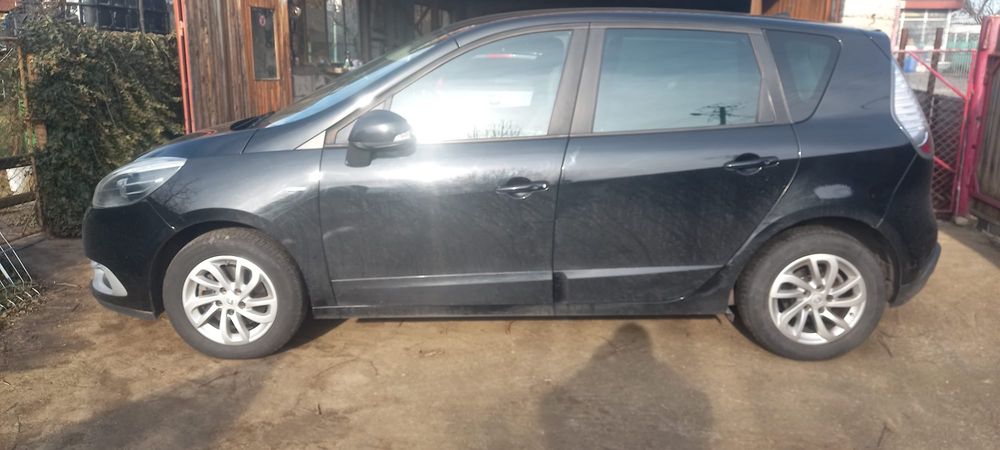 Renault Scenic - an 2016 - 210000 km