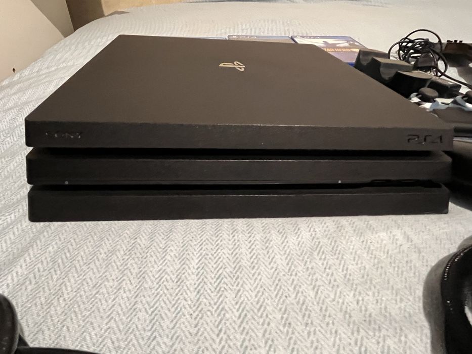 Set Ps4 pro 1Tb.