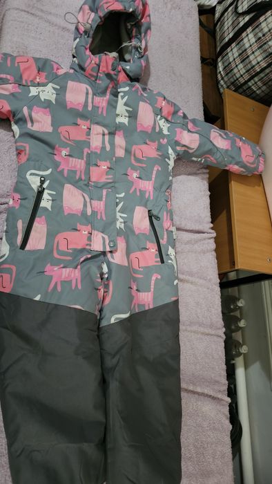 Зимние комбинезоны продам