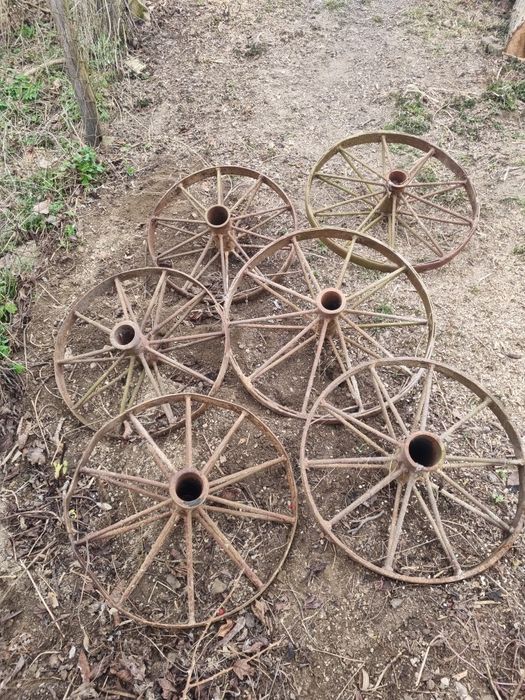 Vând roții din metal