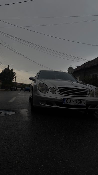 Dezmembrez Mercedes w211