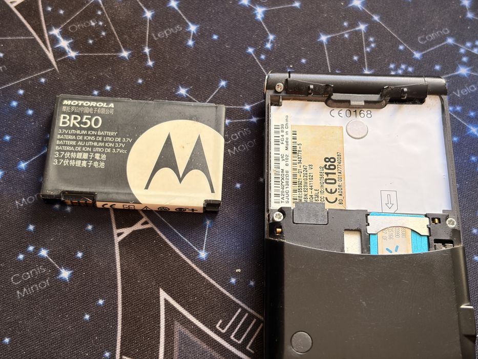 Легендарна Motorola V3 – черна, отлично състояние