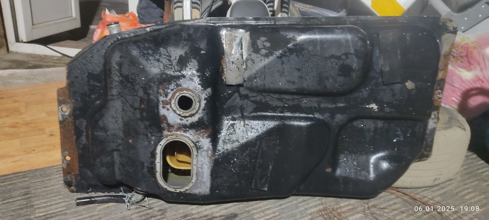 Бензо бак продам