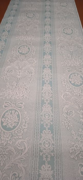 Продам красивые обои салатового цвета с рисунком.