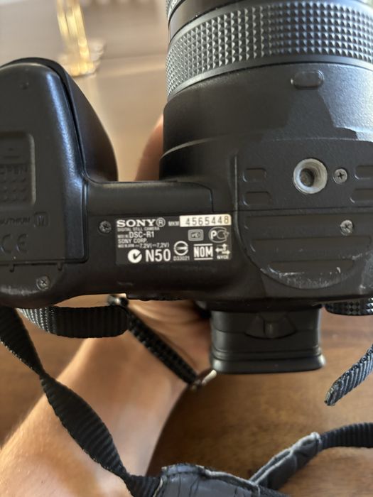 Sony Cyber-shot DSC-R1