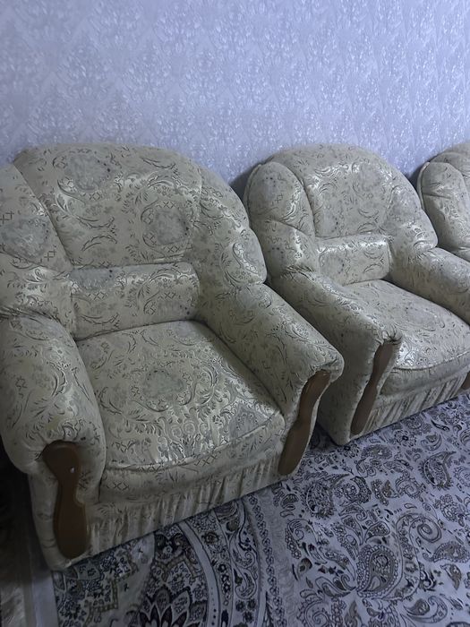 Продам диван с 2-мя креслами