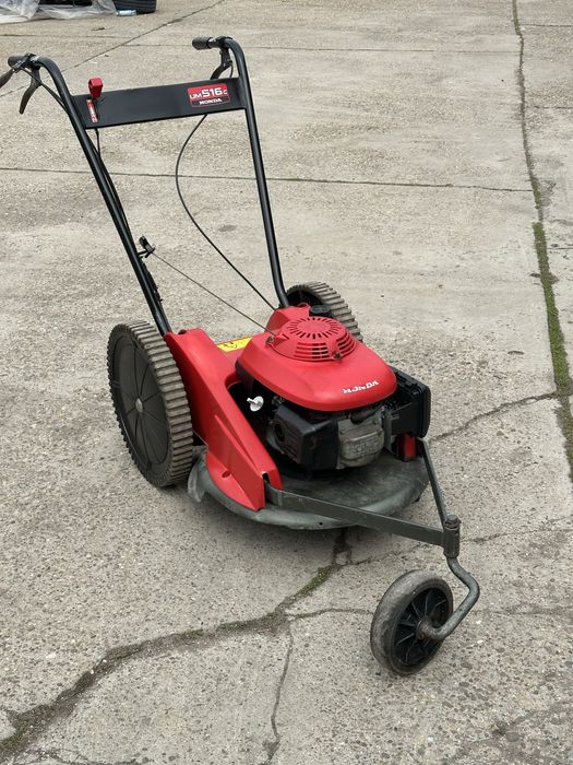 Бензинова самоходна косачка Honda