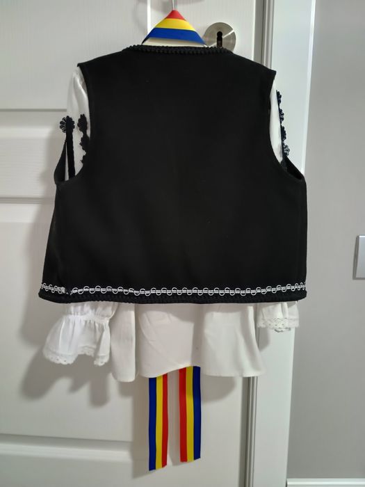 Costum popular pentru fete 8-10 ani