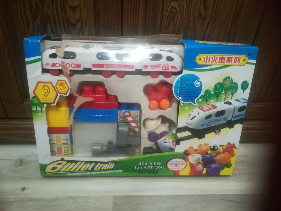 Огромна игра релси с влакче и конструктор