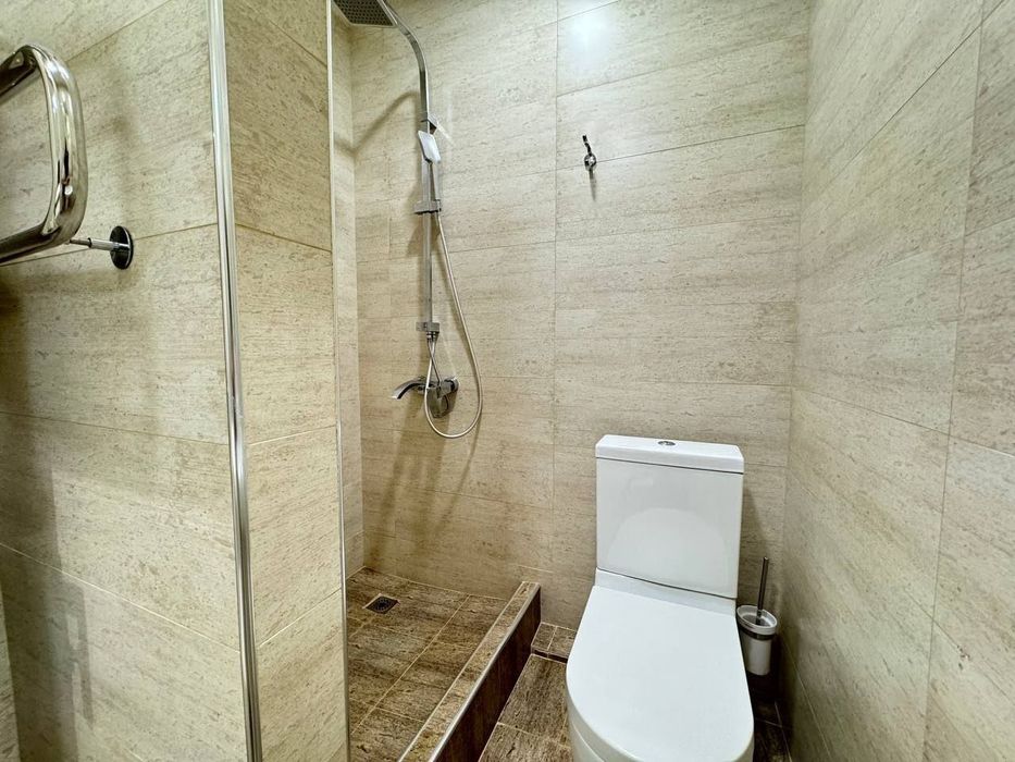 Продается 4 комнатная квартира ремонт  ул.Садыка Азимова, кафе Studio