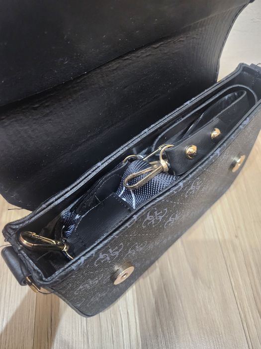 Дамска чанта Guess