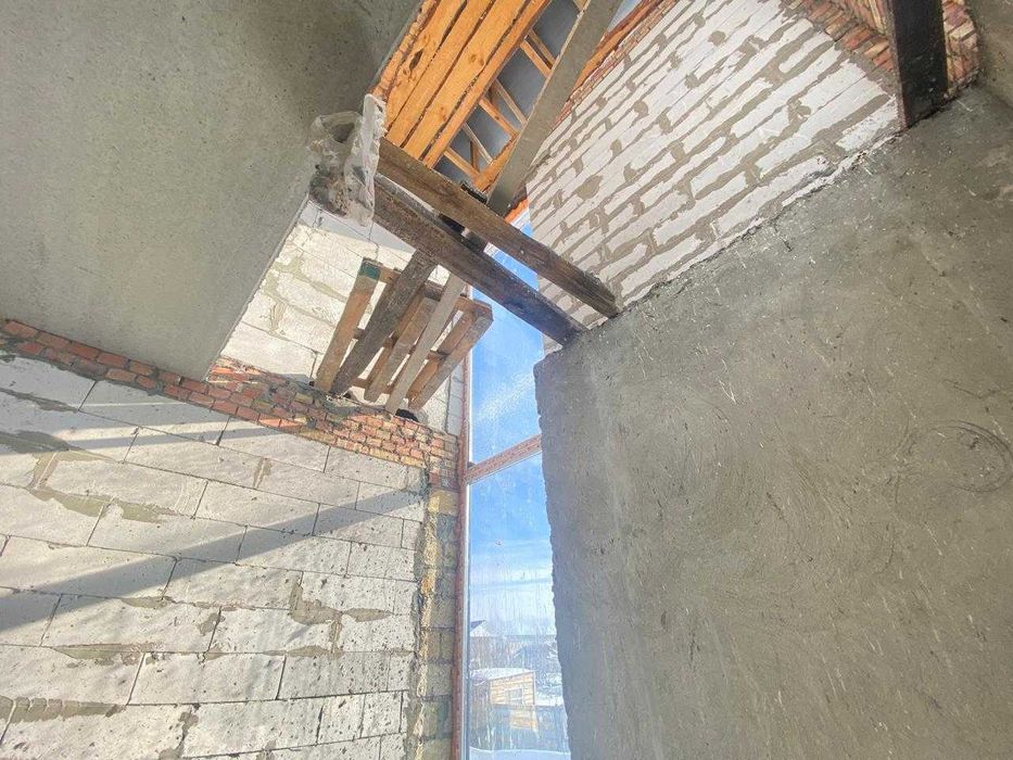 Срочно!!! Продам дом в три уровня.